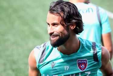 Los salvadoreños que juegan en el Miami FC de la USL comparten buenos momentos durante los entrenos