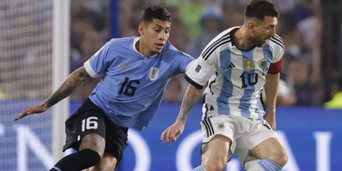 Messi y Argentina no tuvieron un partido cómodo en La Bombonera, producto de un sistema que dejó sin opciones a los campeones mundiales