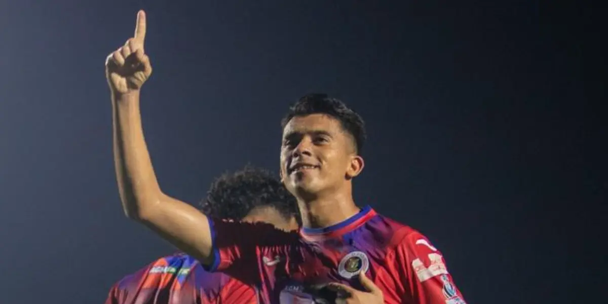 Mitológicos y tigrillos jugaron un partido intenso, a pesar del mal estado de la cancha, trataron de llevar peligro al área rival