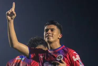Mitológicos y tigrillos jugaron un partido intenso, a pesar del mal estado de la cancha, trataron de llevar peligro al área rival