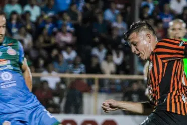 Mucha expectativa y poco fútbol en el duelo entre jaguares y emplumados que dejan todo para la vuelta en San Miguel