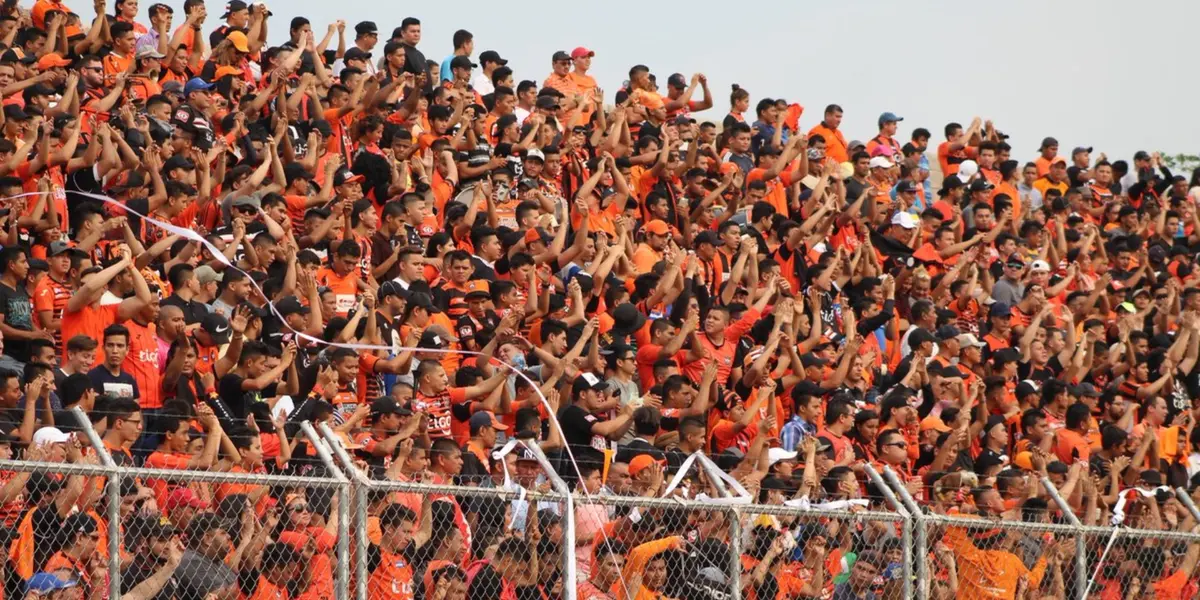 Muchos hinchas negronaranja ya dicen presente en la capital, aguardando por la final donde esperan coronarse campeones, van a ser mayoría