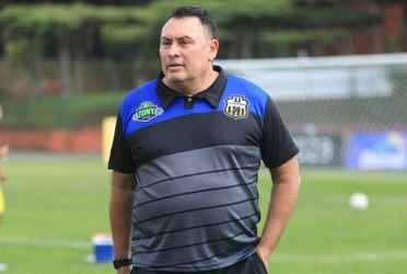 Respecto al partido, el entrenador comentó que fue muy disputado para ambos equipos, y que las decisiones arbitrales influyeron en el juego