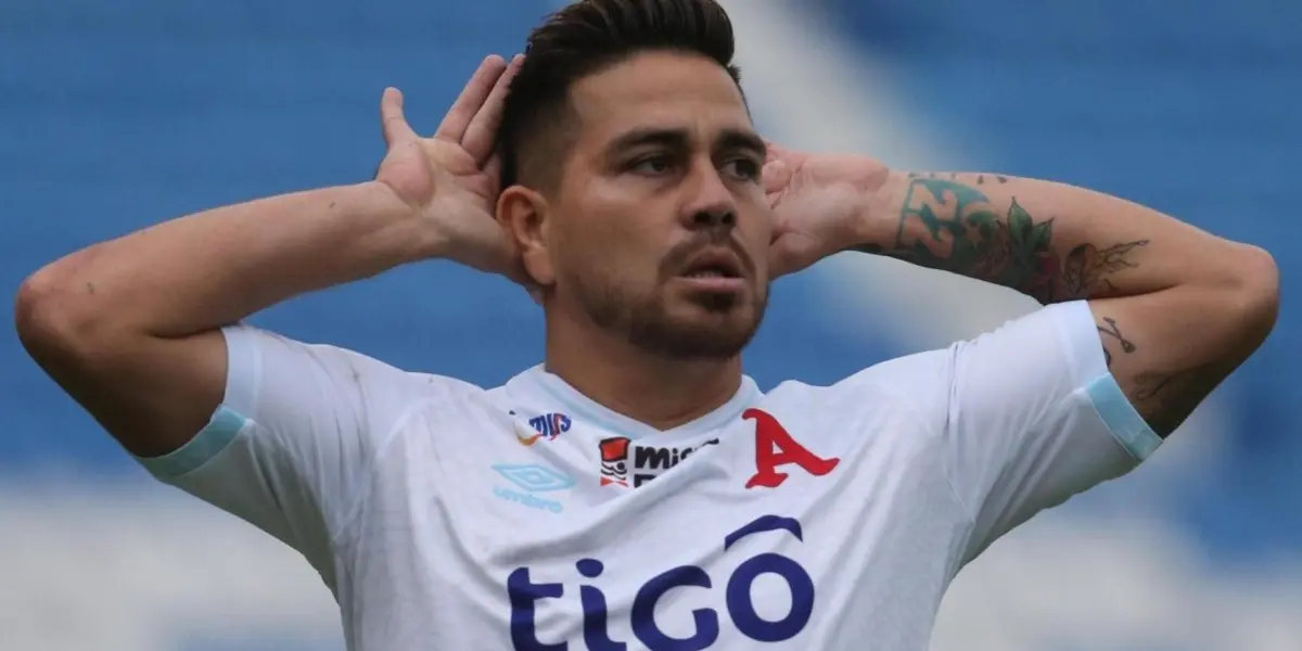 Rodolfo Zelaya tuvo gesto con hincha de Alianza.