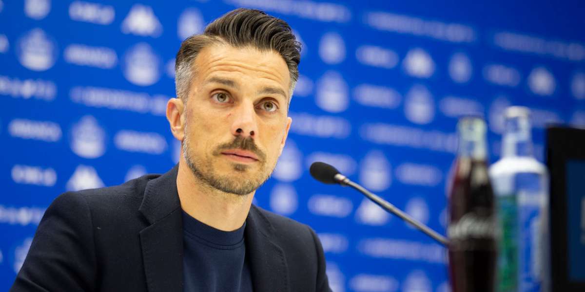 Rubén de la Barrera es un entrenador español con una destacada trayectoria en el mundo del fútbol de la Segunda División de España