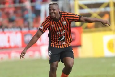 Salazar celebrando uno de sus tantos