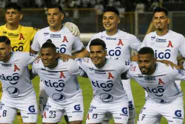 Salvo el partido de ayer, donde recibió tres, la defensa de los capitalinos es la más solida del torneo, consolidando un muro en la zaga