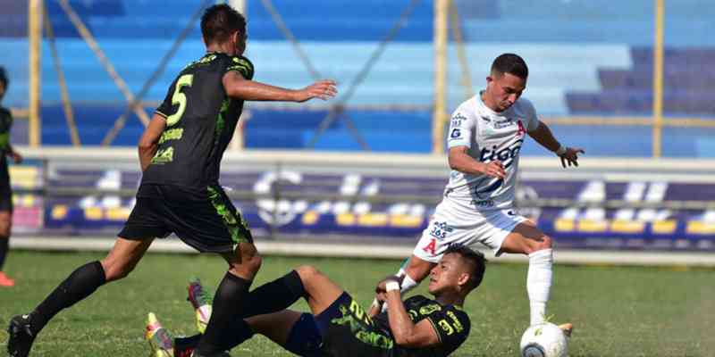 Santa Tecla lo empató sobre el minuto 45 con un golazo de Aquiles / Imagen de Archivo