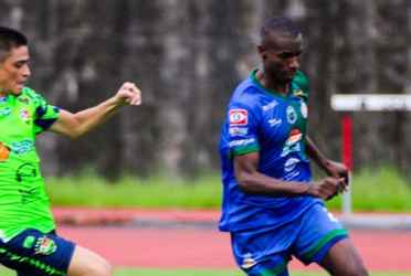 Santa Tecla tomó la delantera con un gol de Aquiles Méndez, quien remató de cabeza un centro cruzado imparable para el arquero Óscar Pleitez