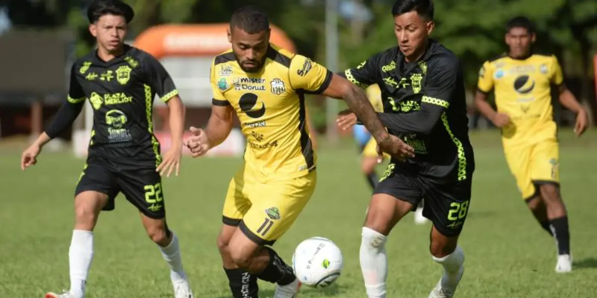 Se registró este hecho al finalizar el encuentro que perdieron los tecleños