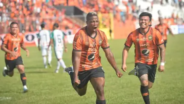 Todo listo en el Barraza para que se viva el encuentro de los últimos dos finalistas