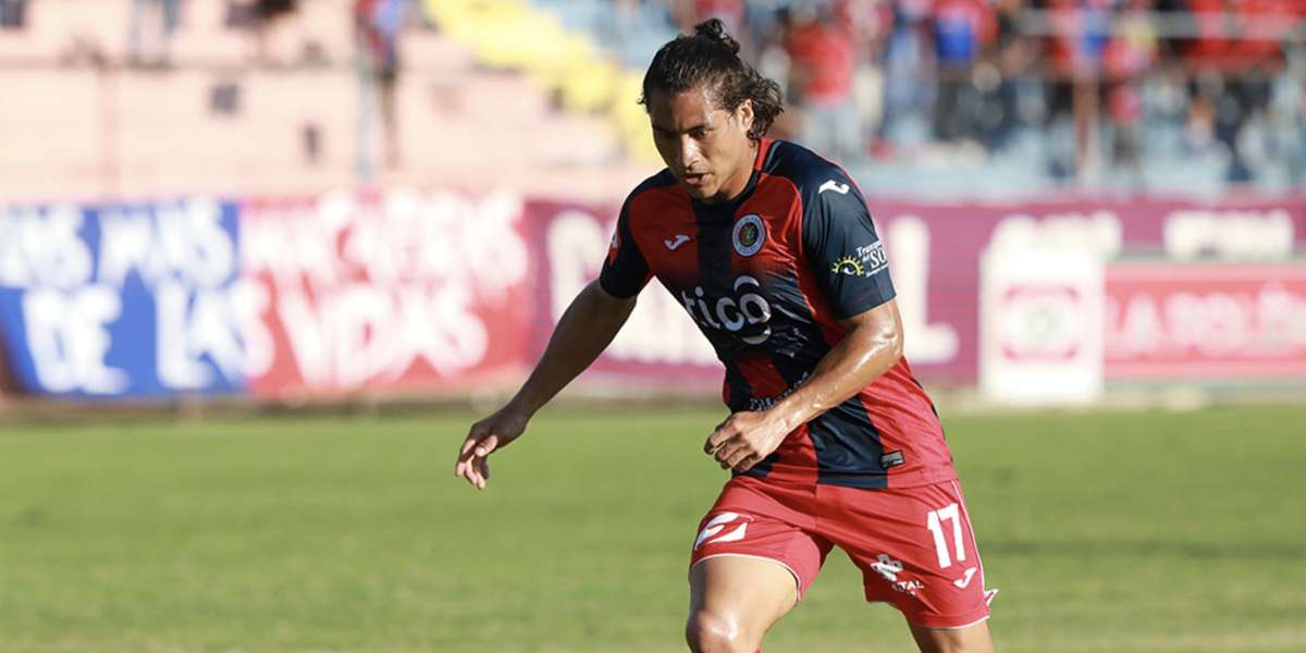 Tuvo participación con su club en la Copa Centroamericana, pero hay dudas en la afición acerca de su participación con la Selecta