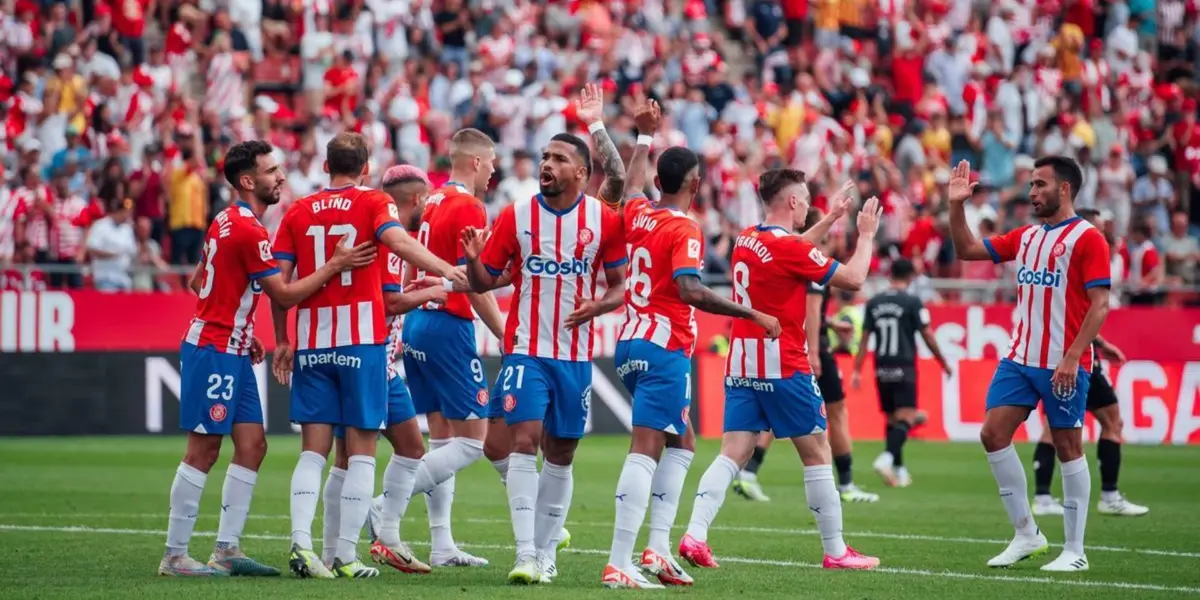 Un día después que el Real Madrid derrotara al Villarreal, el equipo catalán goleó al Alavés y reclamó la punta del campeonato español