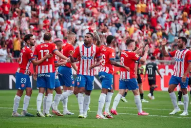 Un día después que el Real Madrid derrotara al Villarreal, el equipo catalán goleó al Alavés y reclamó la punta del campeonato español