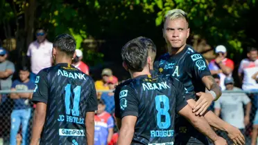 Un gol del chileno tiene arriba a los paquidermos que han sido mejores en el primer tiempo del encuentro
