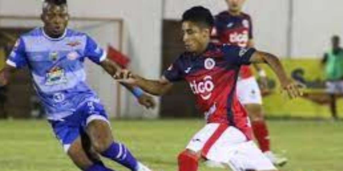 Un golazo de tiro libre de Kevin Reyes le daba la ventaja al cuadro tigrillo, pero el español Gregory Díaz empató las acciones