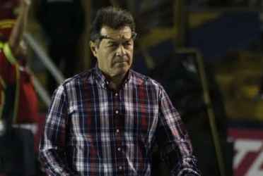 Un grito al unísono de la afición que exigió anoche cambios en la dirección técnica del equipo salvadoreño, que volvió a caer derrotado