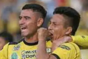 Un video compartido por Municipal Limeño en sus redes sociales muestra cómo Delgadillo recibió un golpe en el abdomen por parte de un Once