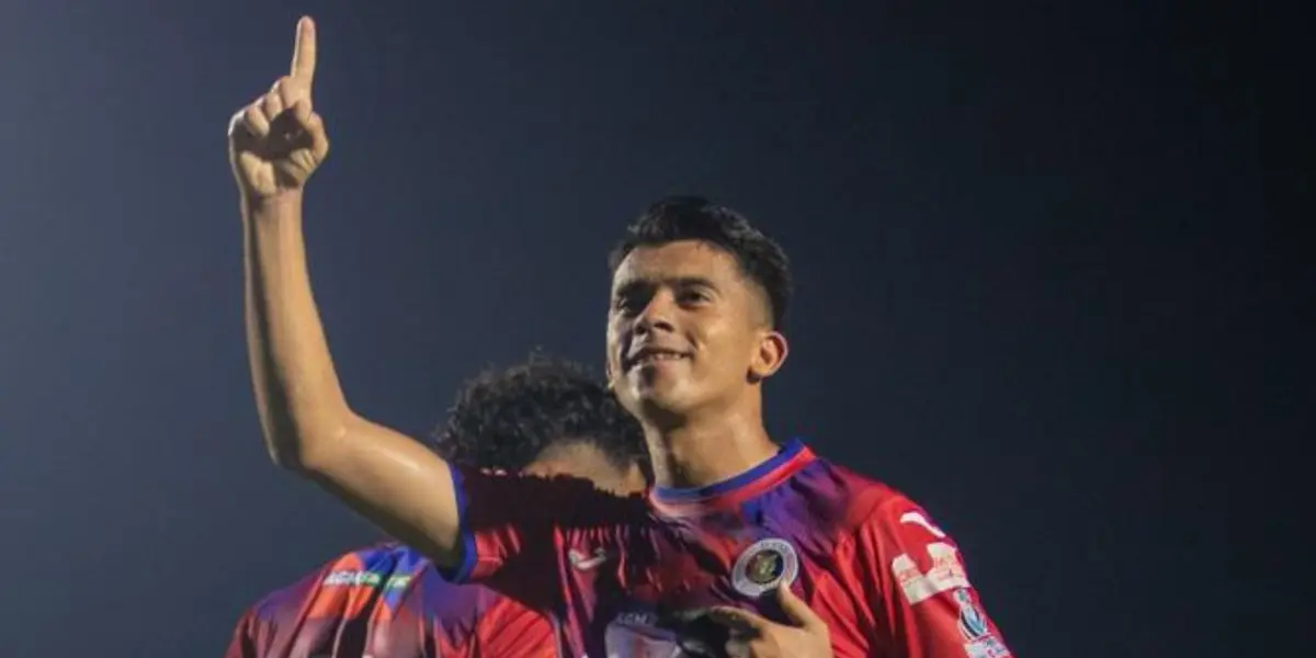 Una sanción incorrecta le dio ventaja de dos goles al CD FAS, que ahora asciende a la segunda posición del campeonato, a espera del resto