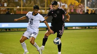 Uno de los delanteros más letales que ha tenido el fútbol mundial está de manteles largos y así se lo celebraron en su nuevo club