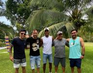 Varios futbolistas y jugadores retirados tuvieron un convivio en un rancho de playa La Puntilla, La Paz, lugar donde comieron y jugaron